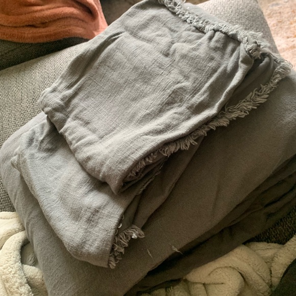 Casaluna used dark grey king linen duvet cover. Some pulls as shown in pics. - Picture 3 of 15